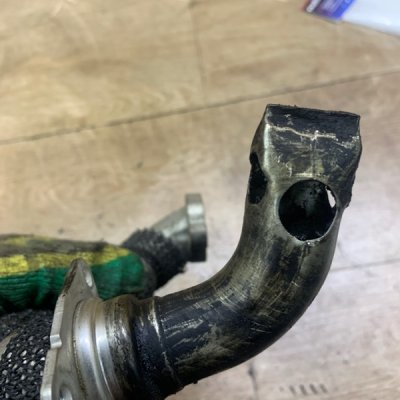 Патрубок EGR Ford Fiesta 6 2008 хетчбэк 5дв. SPJA - изображение 2