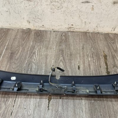 Накладка на крышку багажника Ford Fiesta 6 2008 хетчбэк 5дв. SPJA Задн. - изображение 3