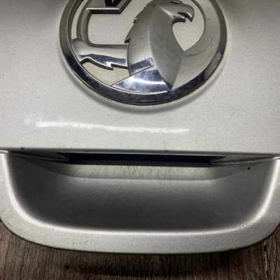 Накладка на крышку багажника Opel Astra J 2009 хетчбэк 5дв. A14XER Задн. - изображение 9