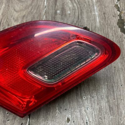 Фонарь крышки багажника Opel Astra J 2009 A14XER хетчбэк 5дв., Задн., Лев. - изображение 2