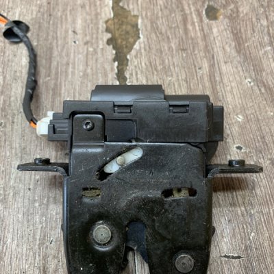 Замок крышки багажника Nissan Micra 2006 хетчбэк 5дв. CR12DE Задн. - изображение 4