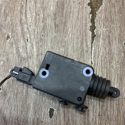 Активатор замка крышки багажника Opel Astra G 2002 Z16XE 1.6 Задн. - изображение 3