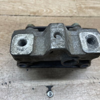 Кронштейн МКПП Volkswagen Golf 5 2005 BLF - изображение 2