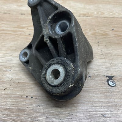 Кронштейн МКПП Ford Focus 2 2007 ASDA - изображение 2