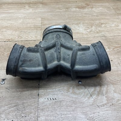 Патрубок впускного коллектора Volkswagen Touareg 2006 AXQ - изображение 6
