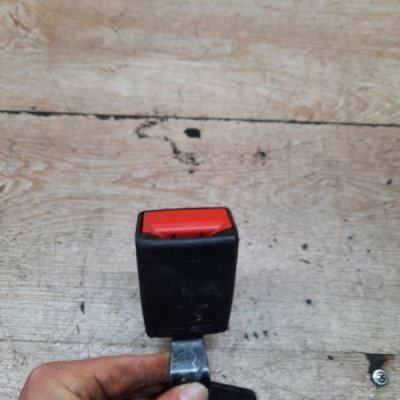 Застежка ремня безопасности Opel insignia 2012 седан A20DTH Задн. Лев. - изображение 3