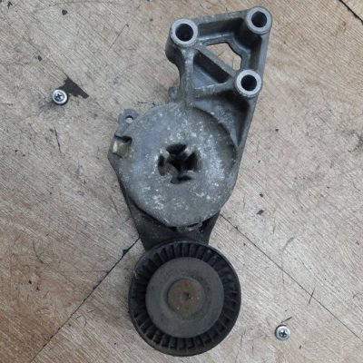 Ролик обводной Volkswagen Passat B6 2006 седан BVY - изображение 2