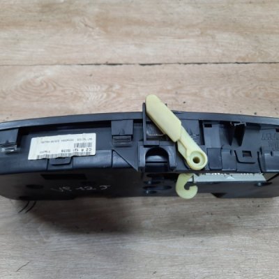 Панель приборов Opel Astra G 1999 хетчбэк 5дв. X16SZR 1.6 - изображение 2