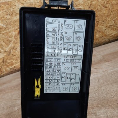 Блок предохранителей Ford Focus 1 2002 хетчбэк 5дв. EDDC - изображение 5