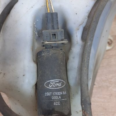 Бачок омывателя Ford Fiesta 2004 FUJA хетчбэк 3дв. - изображение 3
