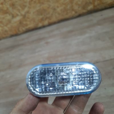 Повторитель поворота Volkswagen Polo 2001 APE хетчбэк 5дв., Перед., Прав. - изображение 4