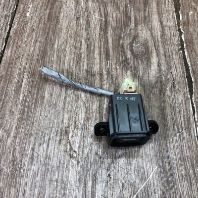 Кнопка открывания багажника Honda CR-V 2005 внедорожник K20A4 - изображение 3