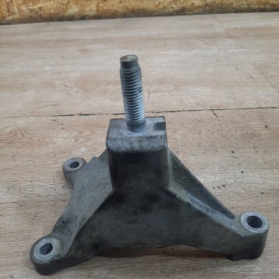 Кронштейн МКПП Ford Focus 1 2002 хетчбэк 5дв. EDDC - изображение 2