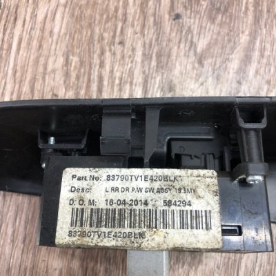 Кнопка стеклоподъемника Honda Civic 2013 хетчбэк N16A1 Задн. Лев. - изображение 3