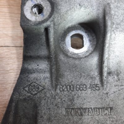 Кронштейн генератора Renault Megane 2010 K4M858 хетчбэк 3дв. - изображение 2