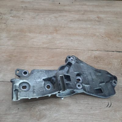 Кронштейн генератора Renault Megane 2010 K4M858 хетчбэк 3дв. - изображение 3