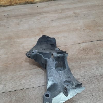 Кронштейн генератора Renault Megane 2010 K4M858 хетчбэк 3дв. - изображение 5