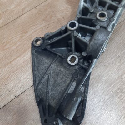Кронштейн генератора Renault Megane 2010 K4M858 хетчбэк 3дв. - изображение 9