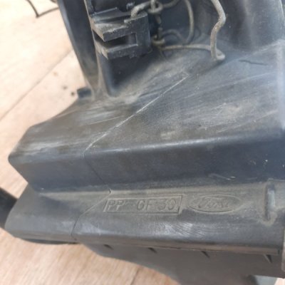 Корпус воздушного фильтра Ford Mondeo 2000 хетчбэк 5дв. NGD - изображение 9