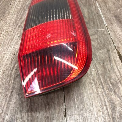 Фонарь Ford Fiesta 2002 FXJA хетчбэк 5дв., Задн., Прав. - изображение 2
