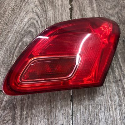 Фонарь крышки багажника Opel Astra J 2010 A16XER 1.6 хетчбэк 5дв., Задн., Прав. - изображение 2