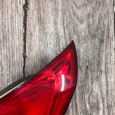 Фонарь крышки багажника Opel Astra J 2010 A16XER 1.6 хетчбэк 5дв., Задн., Прав. - изображение 3