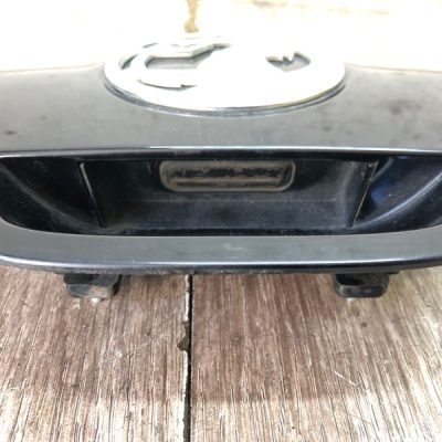 Ручка крышки багажника Opel Astra J 2010 A16XER 1.6 хетчбэк 5дв., Задн. - изображение 2