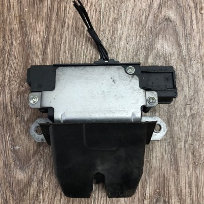 Замок крышки багажника Ford Focus 2 2006 хетчбэк 5дв. HXDB Задн. - изображение 2