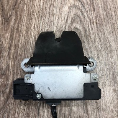Замок крышки багажника Ford Focus 2 2006 хетчбэк 5дв. HXDB Задн. - изображение 5