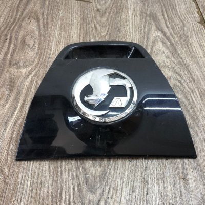 Накладка на крышку багажника Opel Astra J 2010 хетчбэк 5дв. A16XER 1.6 - изображение 3