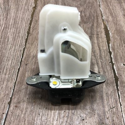 Замок крышки багажника Honda Civic 2007 хетчбэк 5дв. R18A2 Задн. - изображение 4