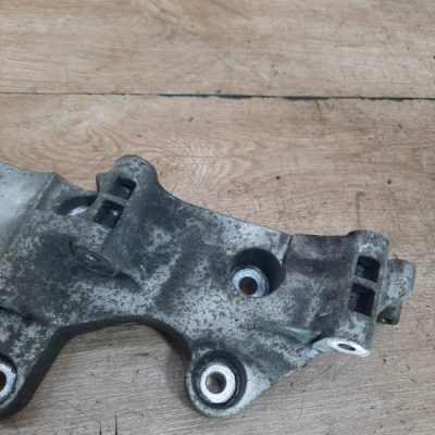 Кронштейн генератора Volkswagen Golf 2002 AUM хетчбэк 3дв. - изображение 2