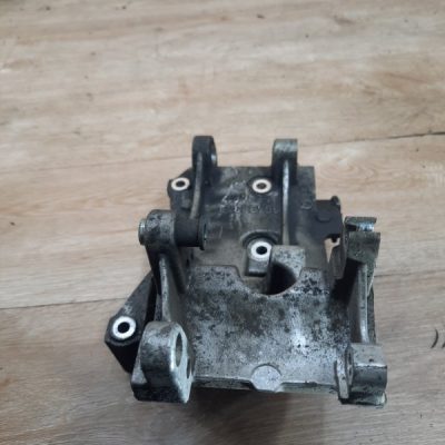 Кронштейн генератора Peugeot 406 2003 RHY(DW10TD) - изображение 5