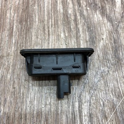 Кнопка открывания багажника Renault Clio 2009 универсал D4F740 Задн. - изображение 4