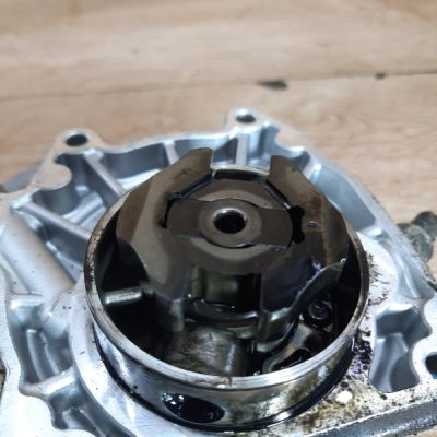 Вакуммный нассос Opel Astra H 2007 Z19DTH 1.9 универсал - изображение 2