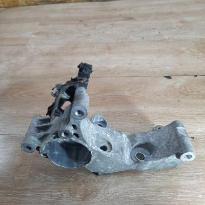 Кронштейн генератора Opel Astra J 2010 A17DTR 1.7 хетчбэк 5дв. - изображение 7