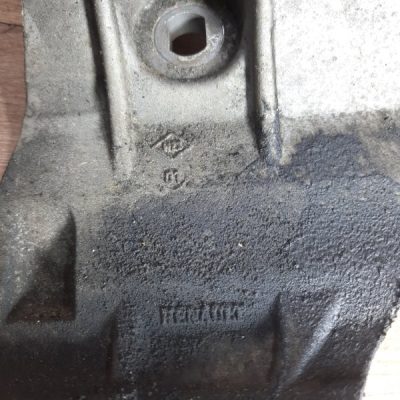 Кронштейн генератора Nissan Qashqai 2008 K9K Джип Внедорожник - изображение 4