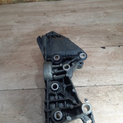 Кронштейн генератора Nissan Qashqai 2008 K9K Джип Внедорожник - изображение 7