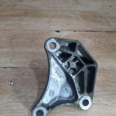 Кронштейн МКПП Ford Fiesta 5 2004 хетчбэк 5дв. FXJB - изображение 6
