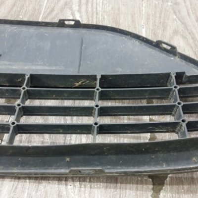 Решетка радиатора Ford Focus 2 2008 хетчбэк 5дв. - изображение 4