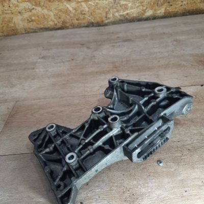 Кронштейн генератора Renault Clio 2006 D4F740 хетчбэк 3дв. - изображение 7