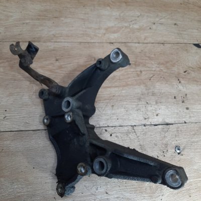 Кронштейн генератора Ford Focus 1 2001 хетчбэк 5-ти дв. EDDB - изображение 5