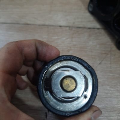 Термостат Ford Fiesta 5 2004 FUJB хетчбэк 3дв. - изображение 3