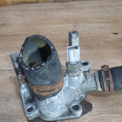 Фланец системы охлаждения Ford Fiesta 5 2004 FUJB хетчбэк 3дв. - изображение 3