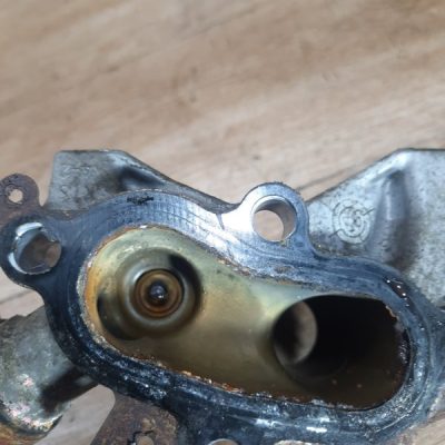 Фланец системы охлаждения Ford Fiesta 5 2004 FUJB хетчбэк 3дв. - изображение 7