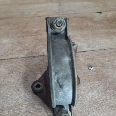 Кронштейн промежуточного вала Ford Fiesta 5 2004 хетчбэк 3дв. FUJB - изображение 4