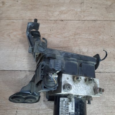 Блок abs Opel Astra J 2010 хетчбэк 5-ти дв. A16XER - изображение 6