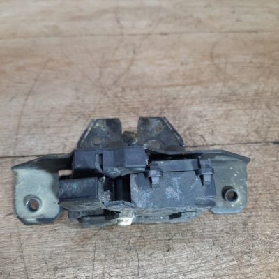 Замок крышки багажника Opel Astra J 2010 хетчбэк 5дв. - изображение 6