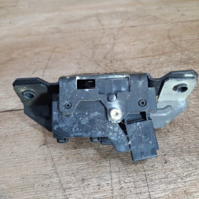 Замок крышки багажника Opel Astra J 2010 хетчбэк 5дв. - изображение 3