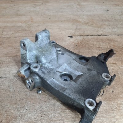 Кронштейн кондиционера Nissan Primera 2002 седан QG18DE - изображение 4